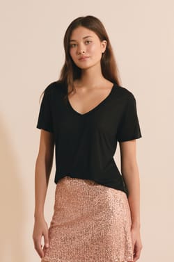 T-shirt col V manches courtes;${refinementColor}