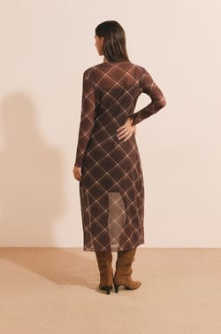Robe longue &agrave; carreaux;${refinementColor}