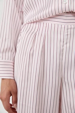 Pantalon de pyjama en satin à rayures;${refinementColor}