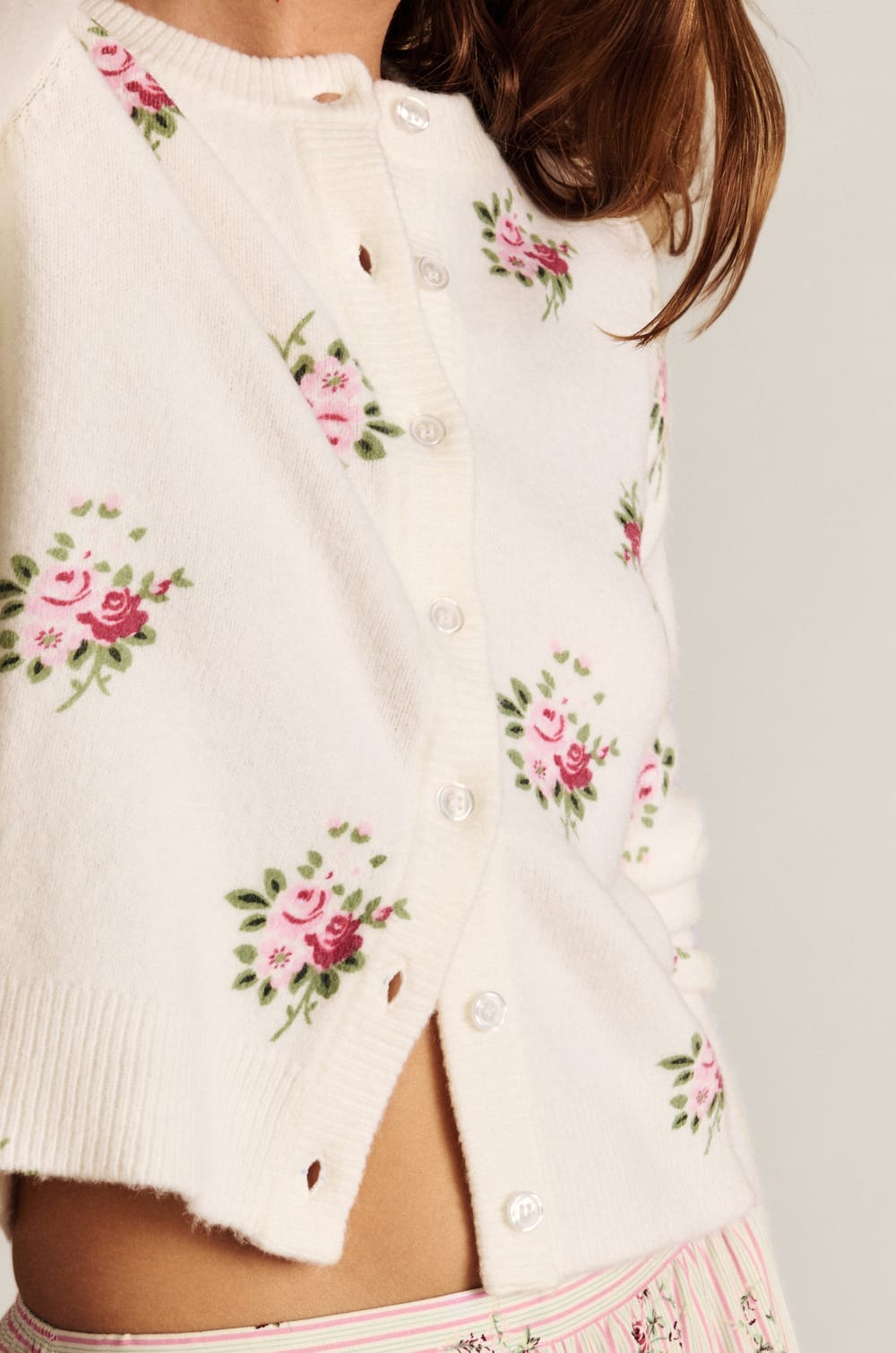 Gilet &agrave; motif fleuri;${refinementColor}