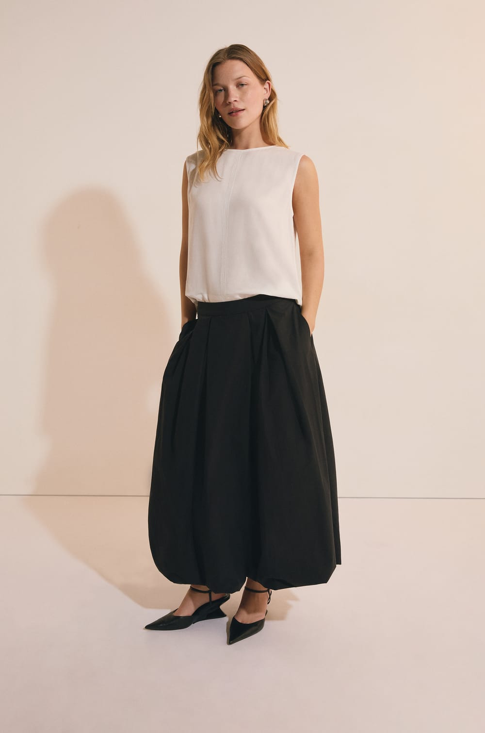 Sleeveless Top with Linen;${refinementColor}