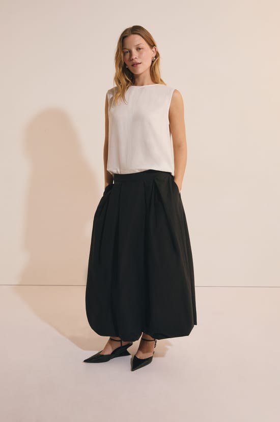 Sleeveless Top with Linen;${refinementColor}