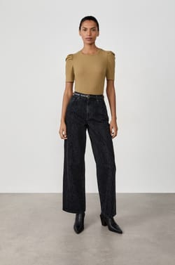 T-shirt manches courtes avec épaules bouffantes;${refinementColor}