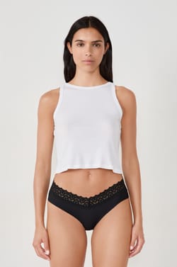 Braga brasile&ntilde;a en forma de V de microfibra y encaje;${refinementColor}