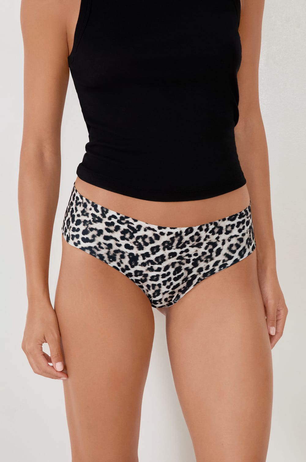Seamless microfiber hipster with leopard print;${refinementColor}