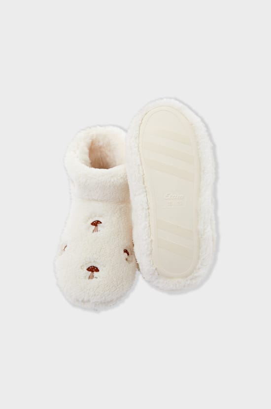 Chaussons bottines en fausse fourrure;${refinementColor}