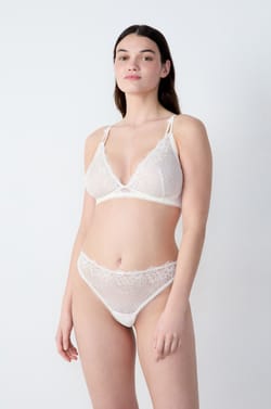 Wireless Lace Triangle Bra;${refinementColor}
