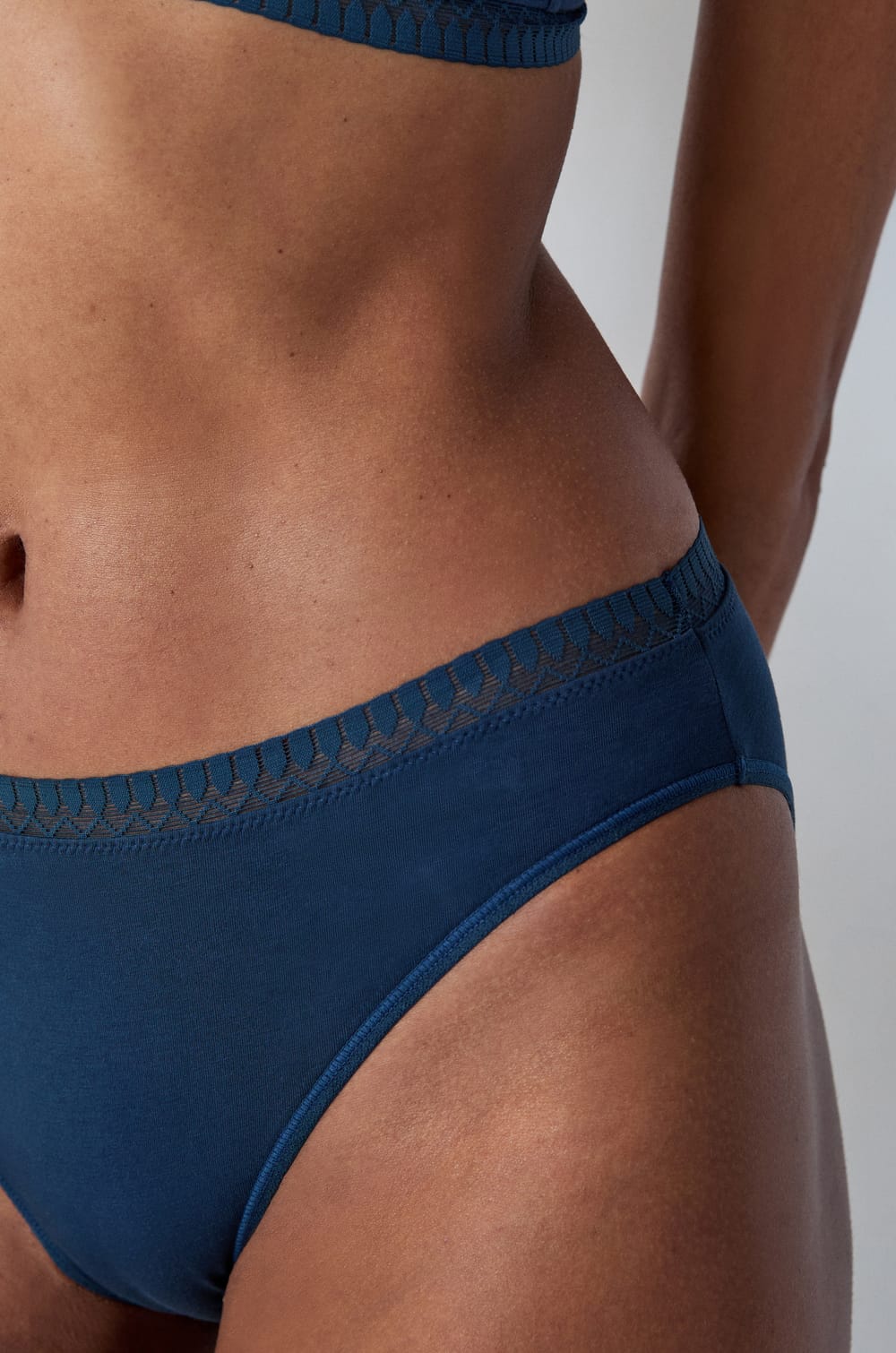 Cotton Brief;${refinementColor}