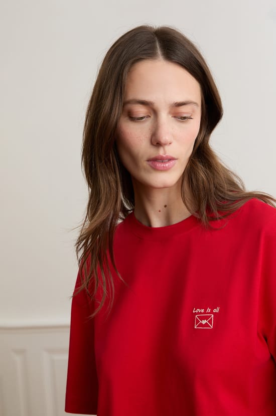 T-shirt manches courtes &agrave; inscripton "love is all" en coton;${refinementColor}