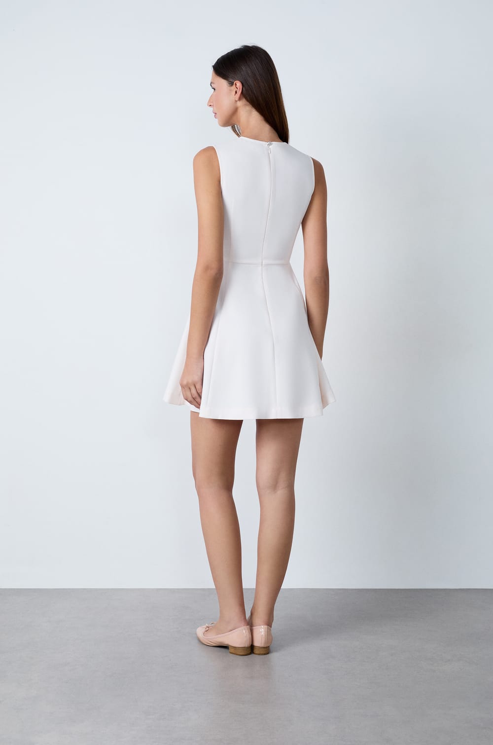 Short Straight Dress;${refinementColor}