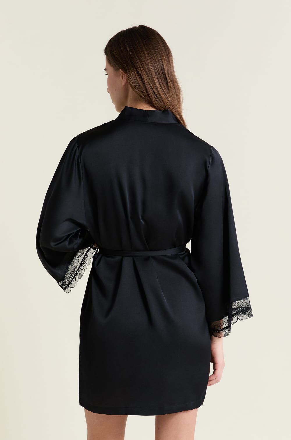 Satijnen neglig&eacute;;${refinementColor}