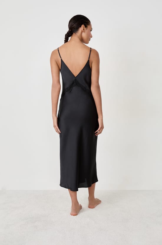 Nuisette longue satin&eacute;e d&eacute;tails dentelle;${refinementColor}