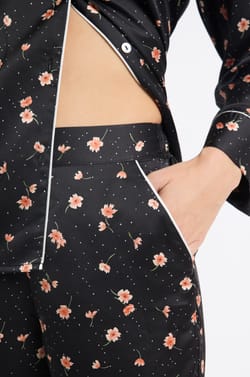 Pyjama-Hose mit Blumenmuster aus Satin;${refinementColor}