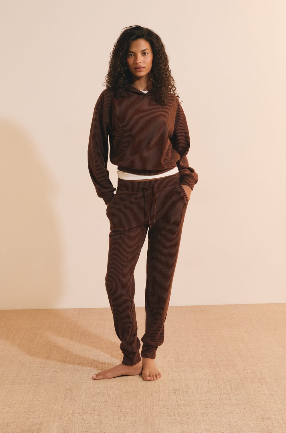 Pantalon de pyjama en velours c&ocirc;tel&eacute;;${refinementColor}