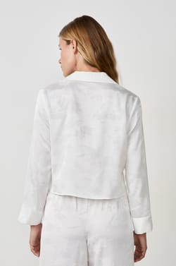 Camisa satinada con botones delanteros lisos;${refinementColor}