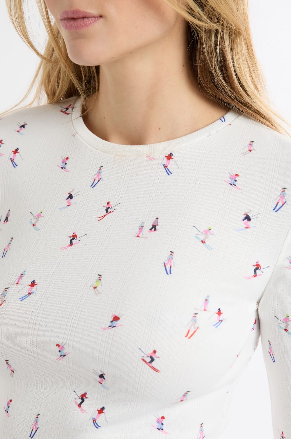 Camiseta de pijama con estampado de esquiadores;${refinementColor}