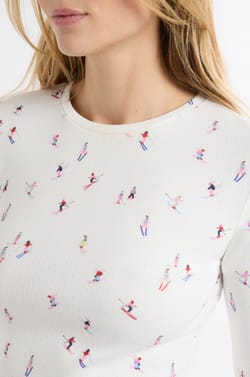 Camiseta de pijama con estampado de esquiadores;${refinementColor}