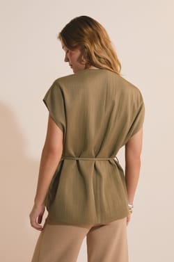 Veste kimono sans manches;${refinementColor}