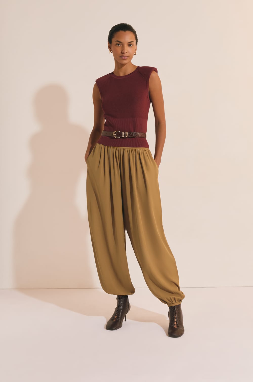 Pull sans manches en maille fine;${refinementColor}