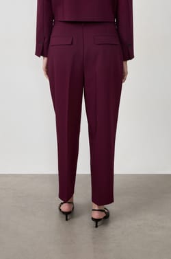 Pantalon coupe carotte;${refinementColor}