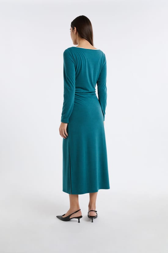 Robe longue &agrave; col bateau;${refinementColor}