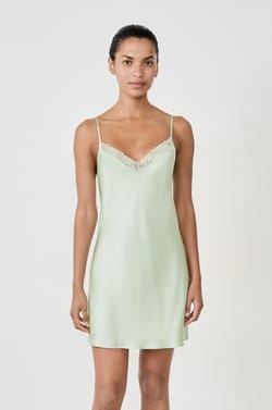 Camis&oacute;n de seda con detalles de encaje;${refinementColor}