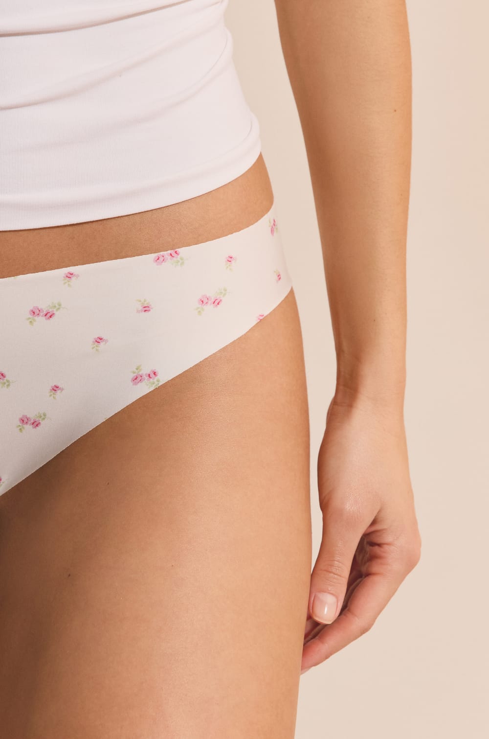 Naadloze microvezel tanga;${refinementColor}