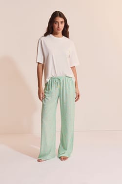 Pantalon de pyjama &agrave; motifs fleurs;${refinementColor}