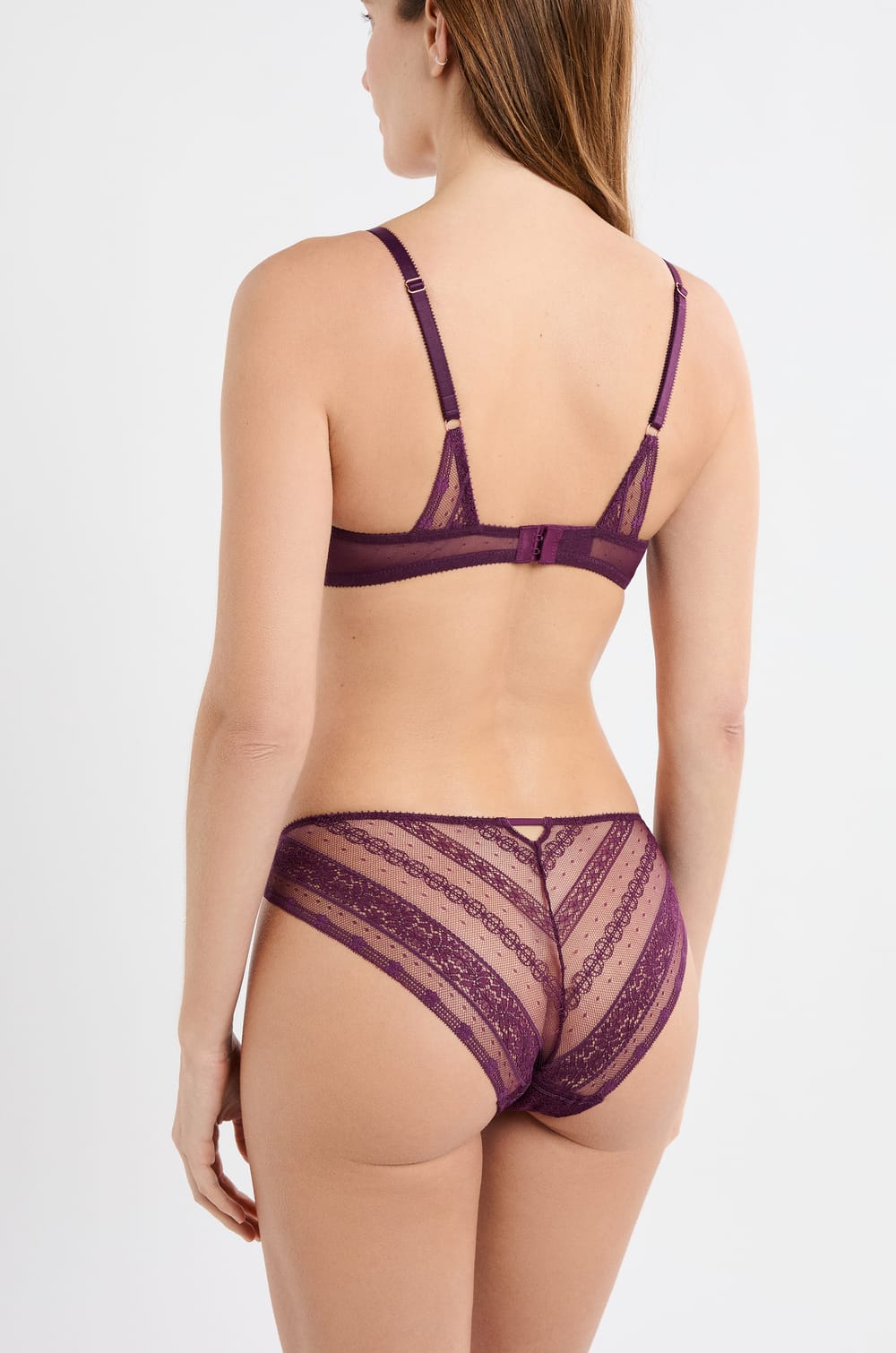 Soutien-gorge N.2 - Le push-up plongeant en dentelle;${refinementColor}