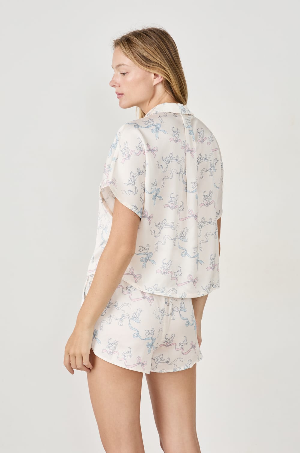 Ensemble de pyjama 2 pièces satiné;${refinementColor}