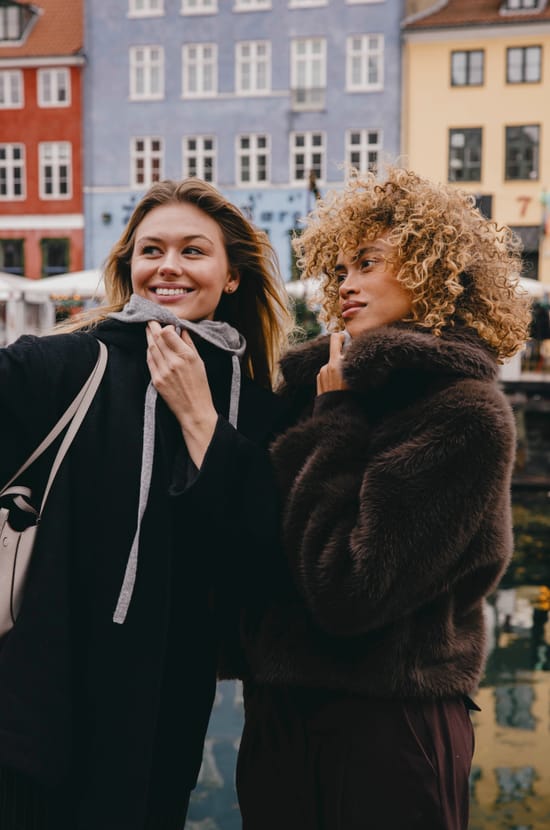 Look @hannalhoumeau & @julie.tuzet;${refinementColor}