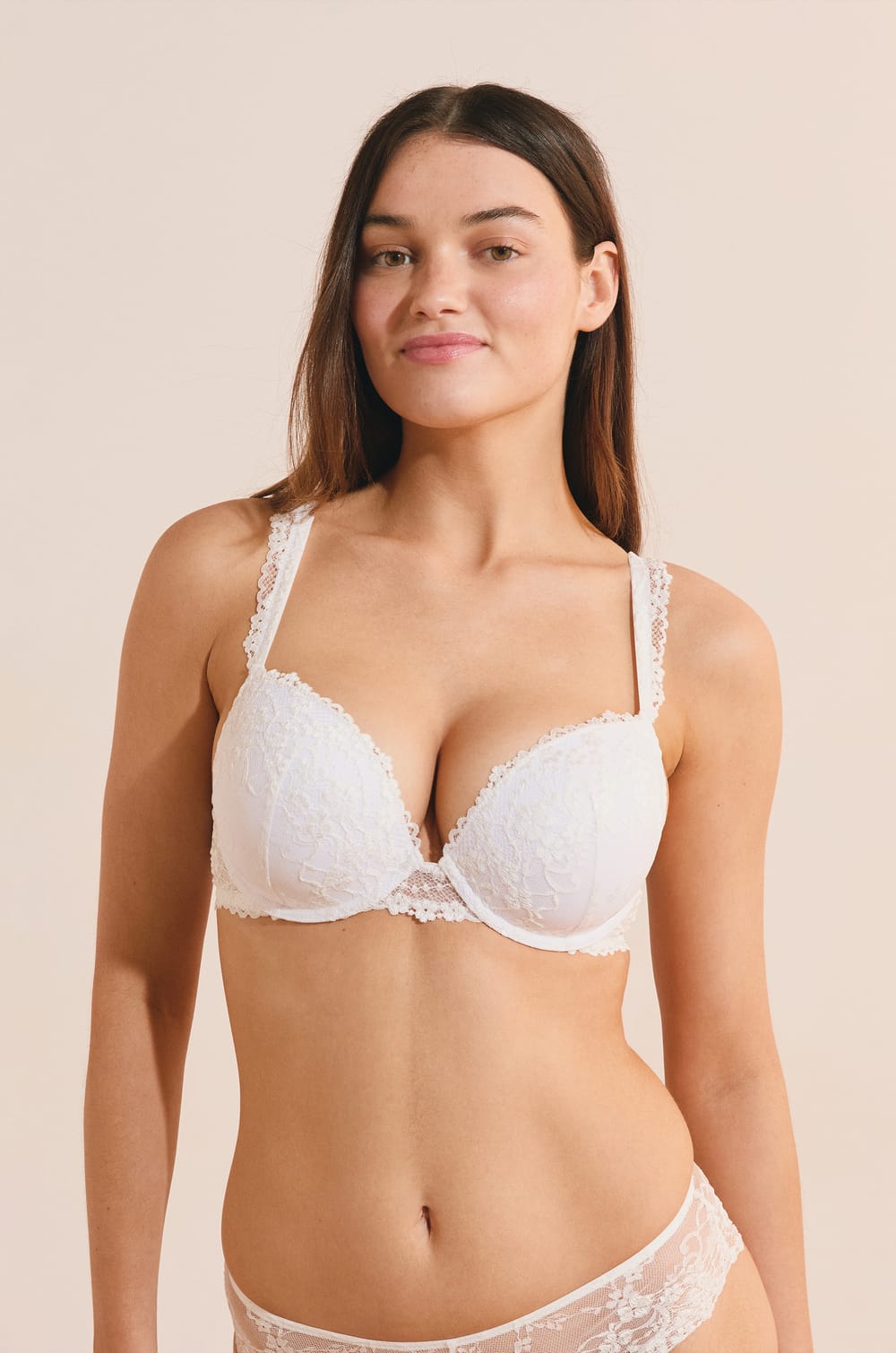 Soutien-gorge N.5 - Le coques fines plongeant en dentelle;${refinementColor}