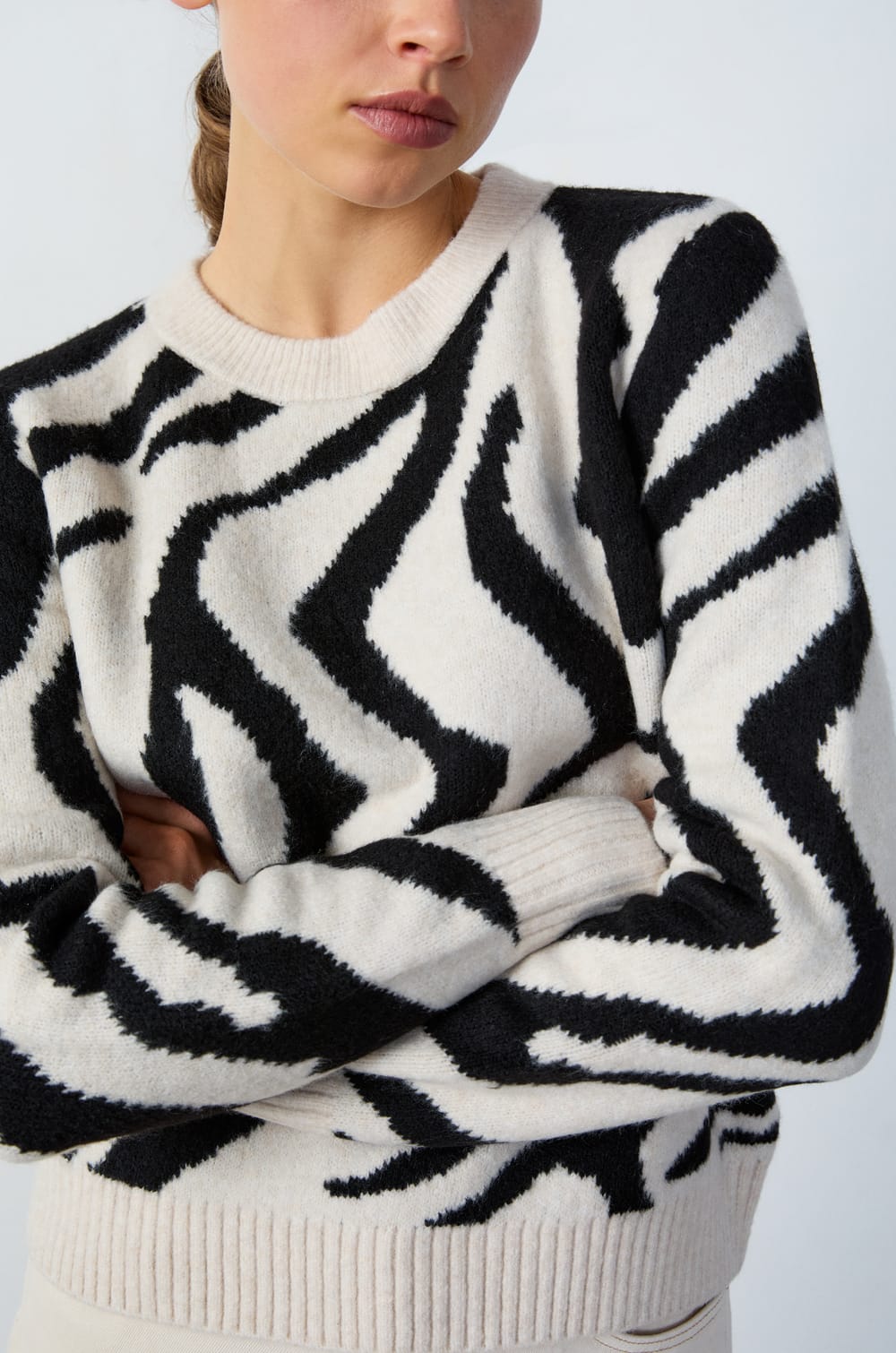 Round Neck Zebra Print Sweater;${refinementColor}