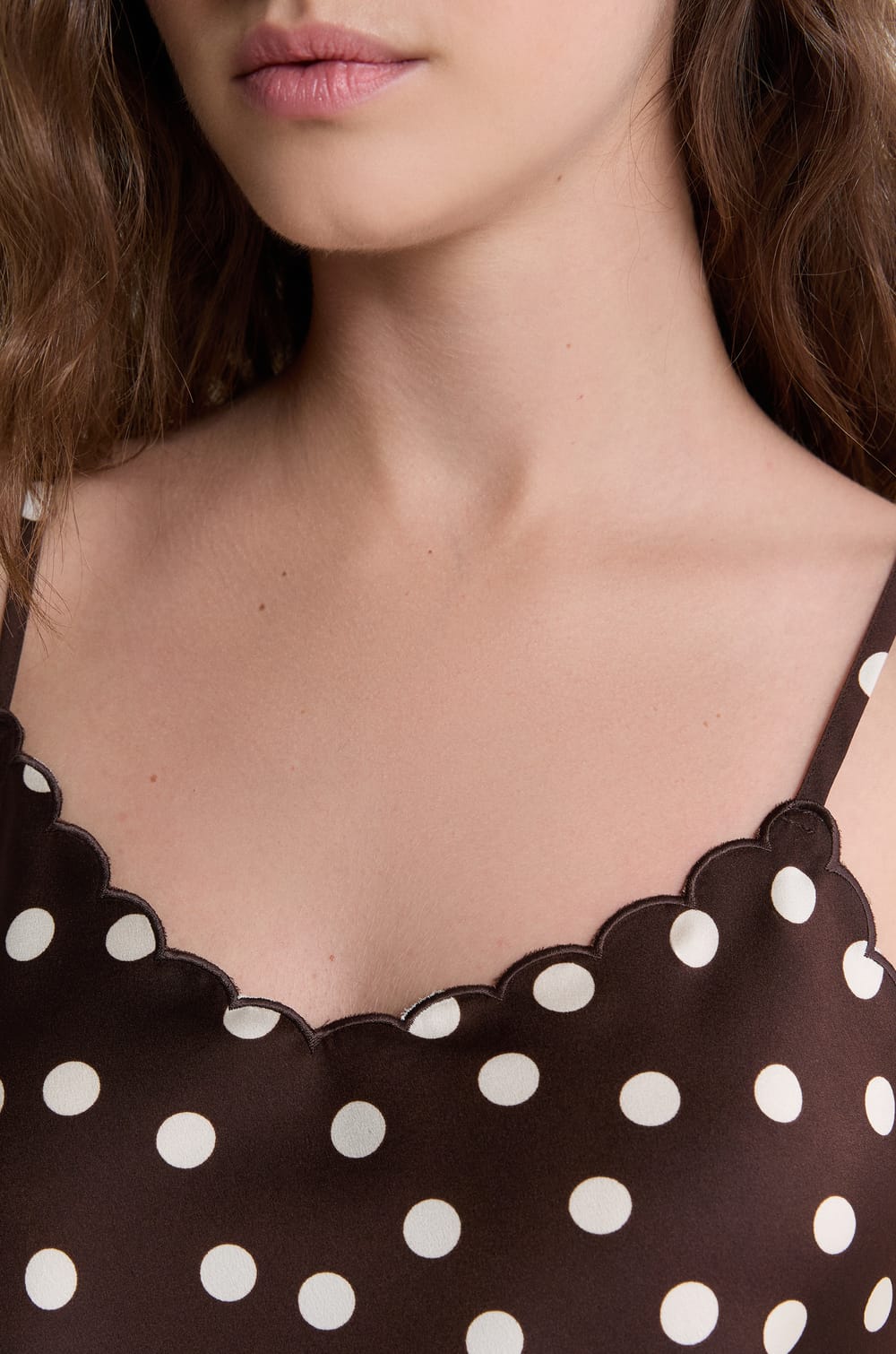 Caraco satin&eacute; &agrave; pois;${refinementColor}