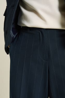 Short bermuda &agrave; fines rayures;${refinementColor}