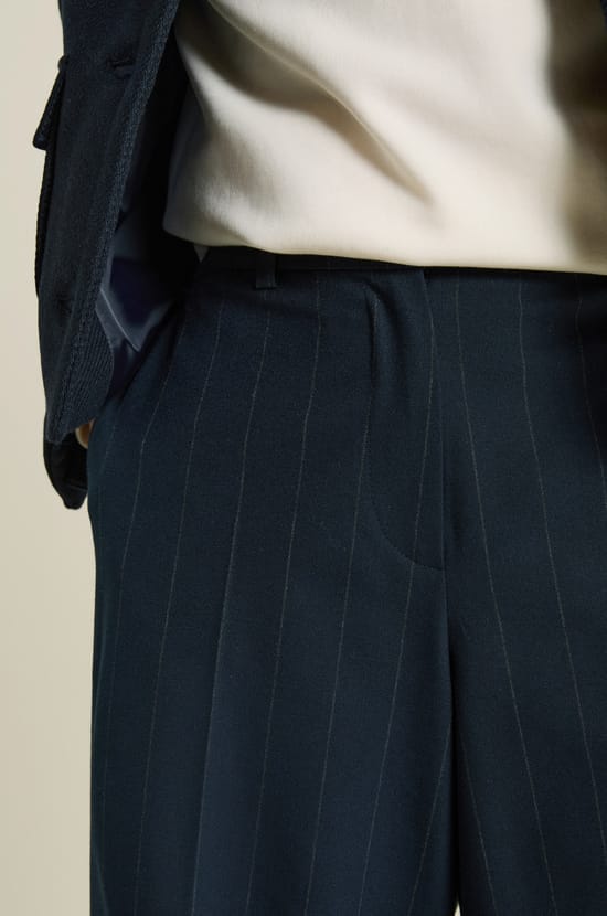 Short bermuda &agrave; fines rayures;${refinementColor}