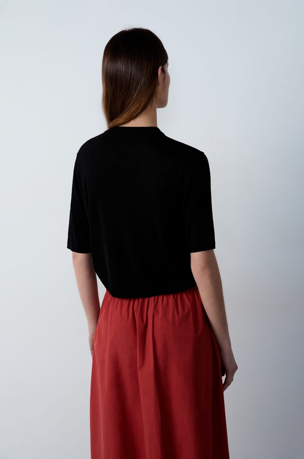 Short-sleeved cropped sweater;${refinementColor}