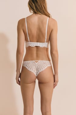 Tanga en dentelle;${refinementColor}