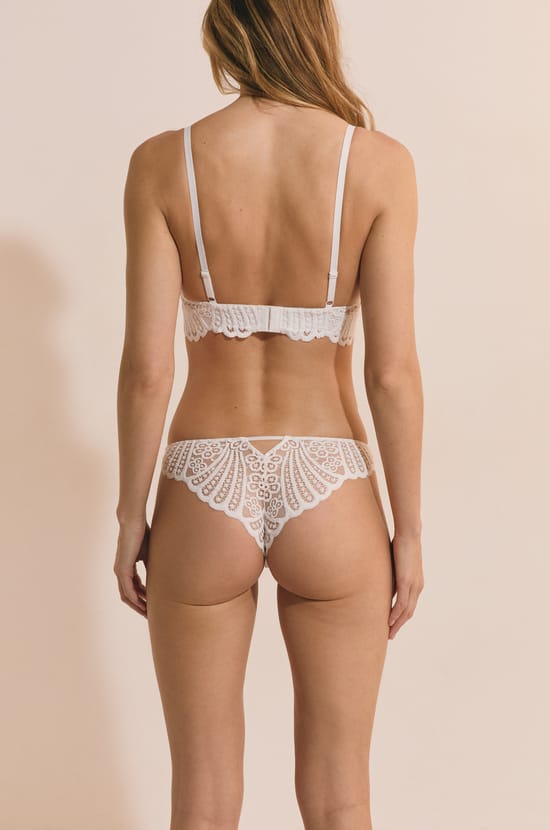 Tanga en dentelle;${refinementColor}