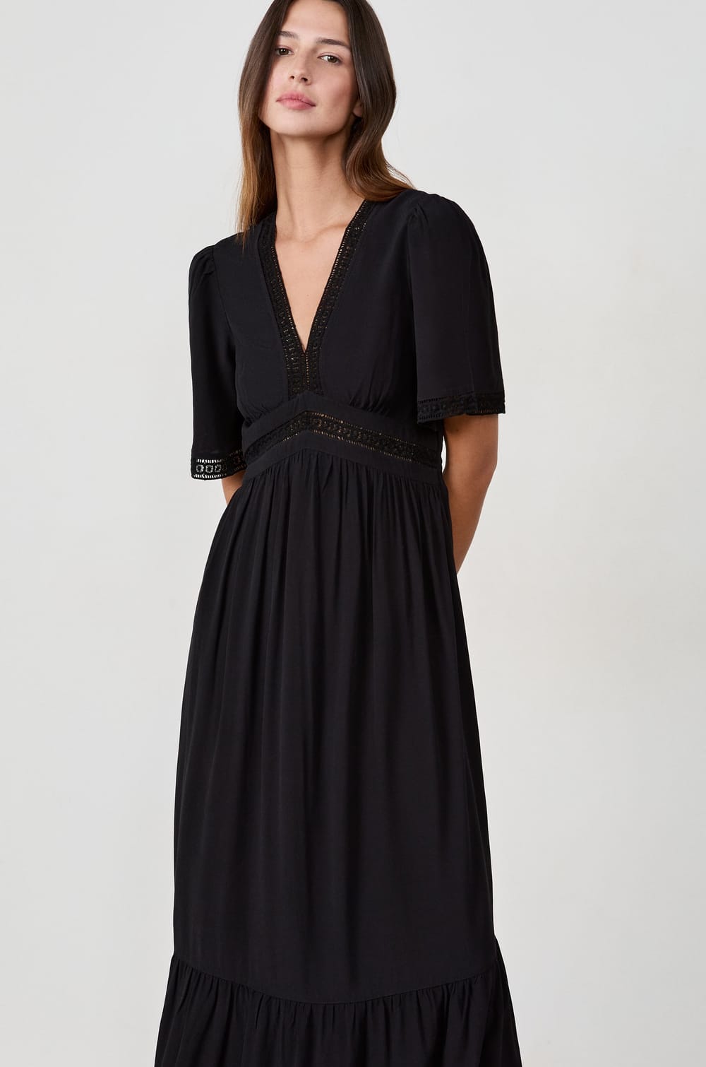 Robe longue avec broderies;${refinementColor}