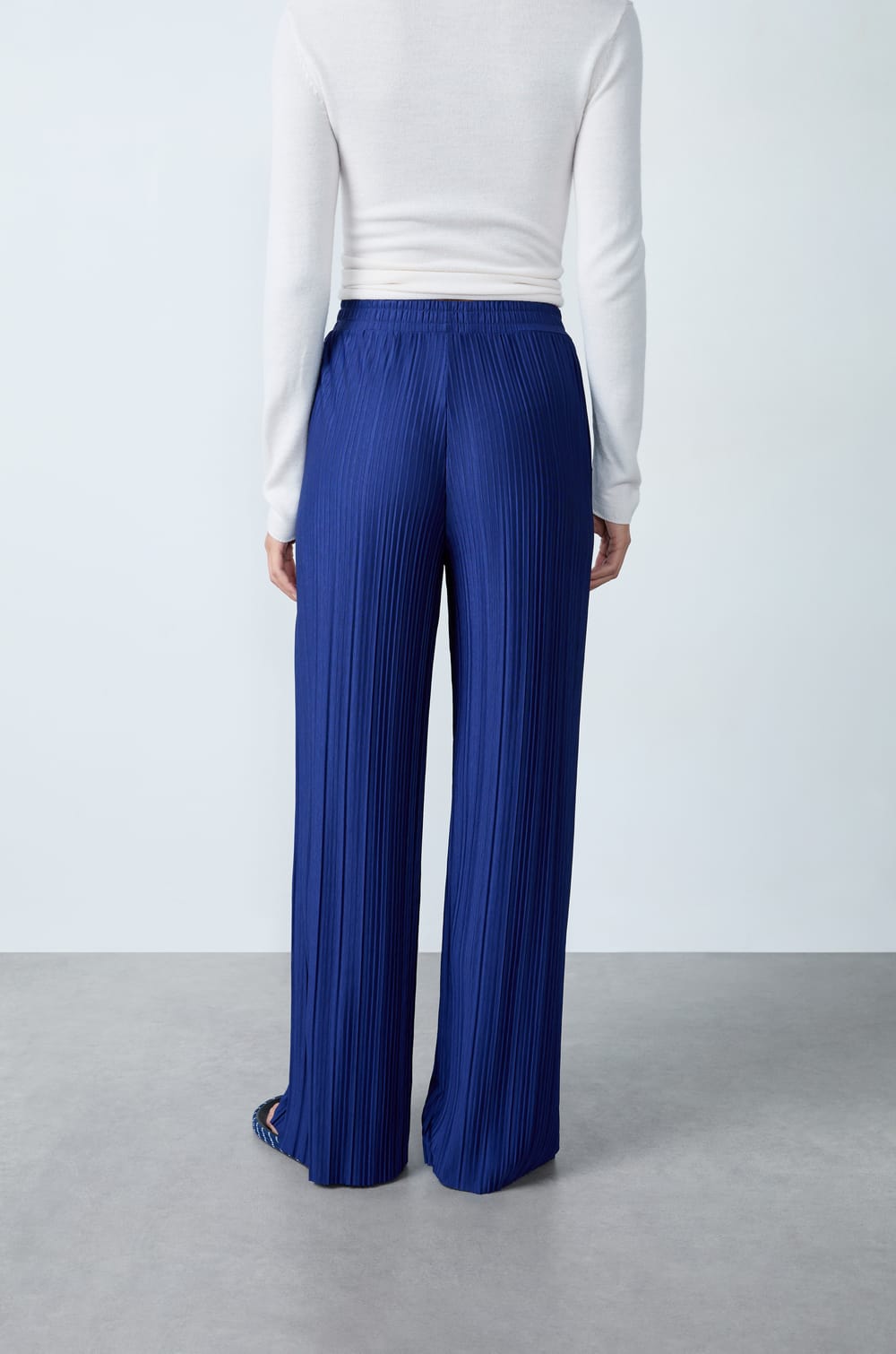 Pantalon fluide plissé;${refinementColor}
