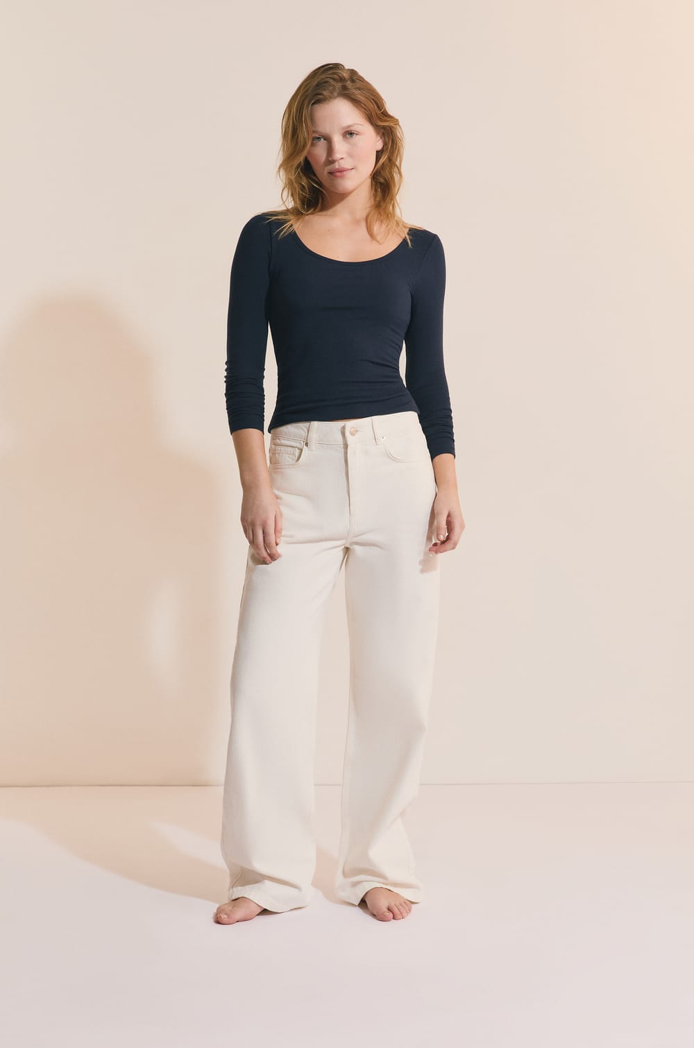 Tričko s dlouh&yacute;mi ruk&aacute;vy a tanečn&iacute;m v&yacute;střihem s integrovanou braletkou;${refinementColor}