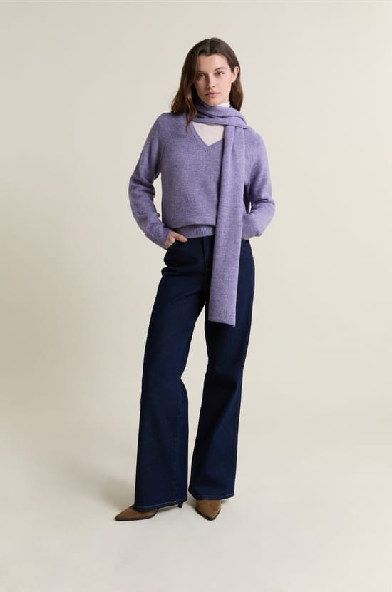 Pull col V avec &eacute;charpe int&eacute;gr&eacute;e;${refinementColor}