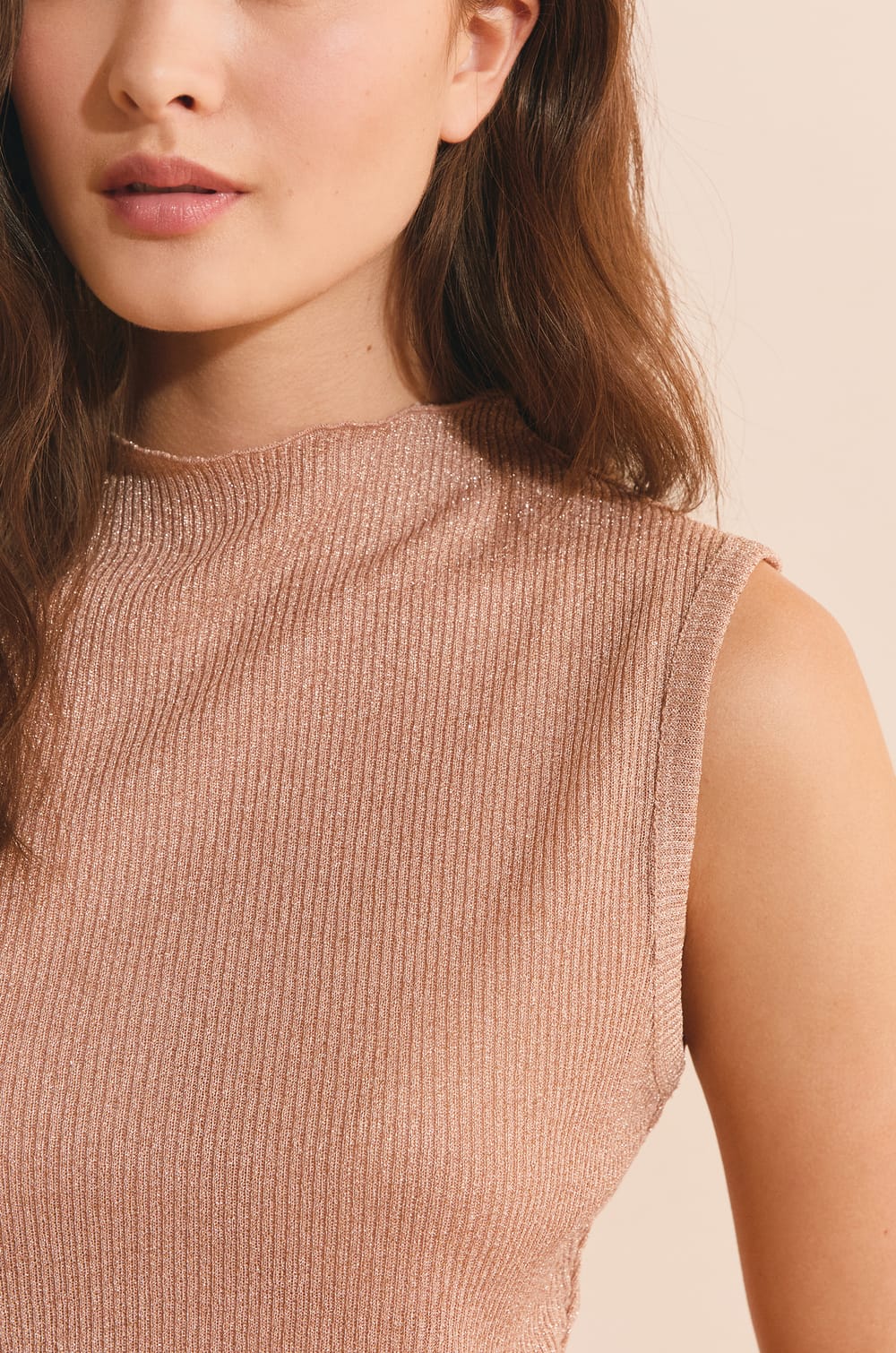 Top sans manches &agrave; col montant;${refinementColor}