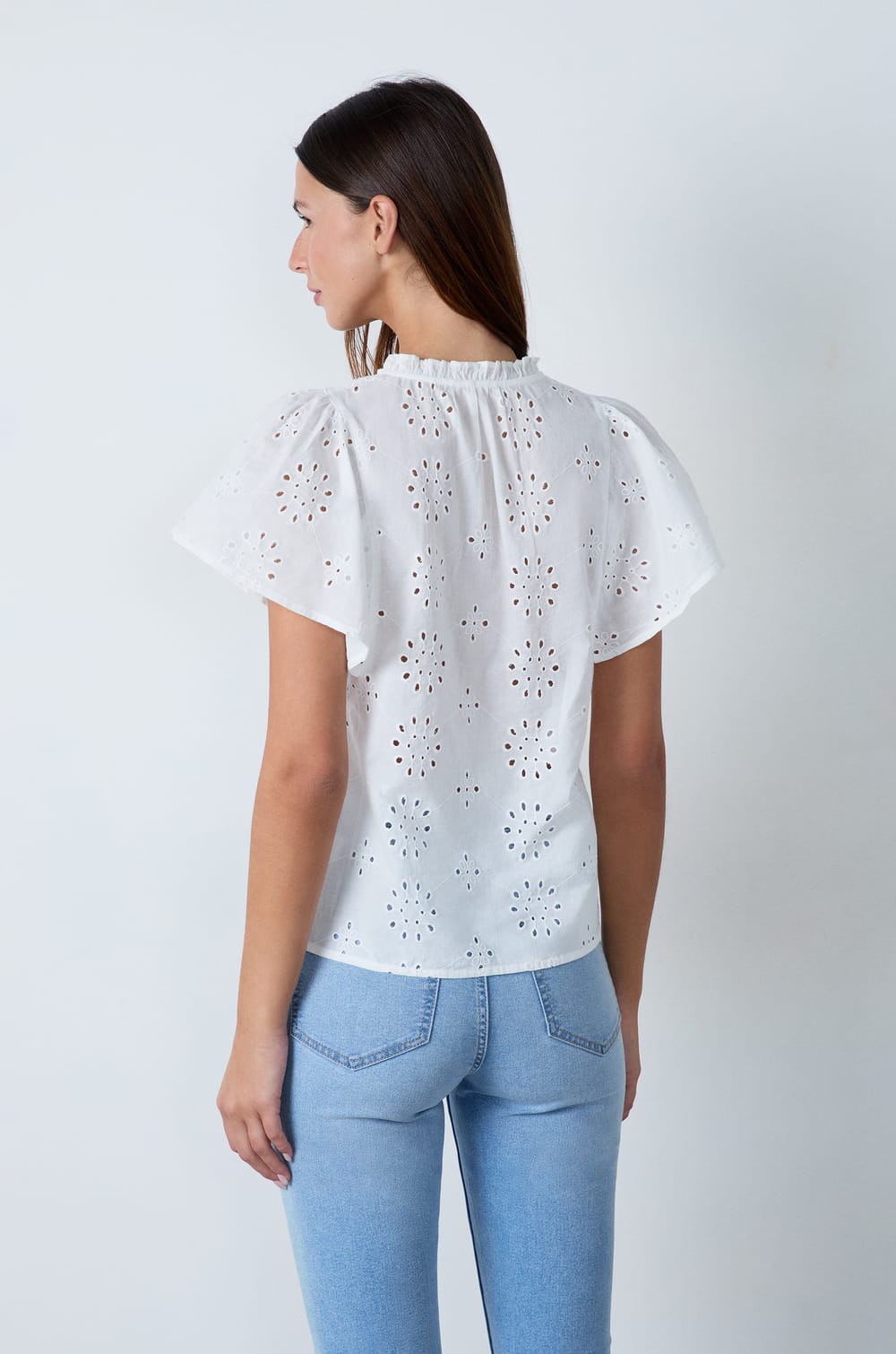 Short-sleeved top with broderie anglaise;${refinementColor}