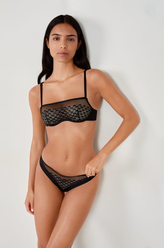 Soutien-gorge bandeau avec broderie;${refinementColor}