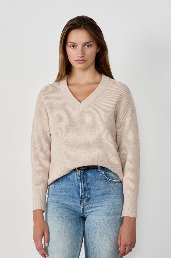 Long-sleeved V-neck sweater;${refinementColor}