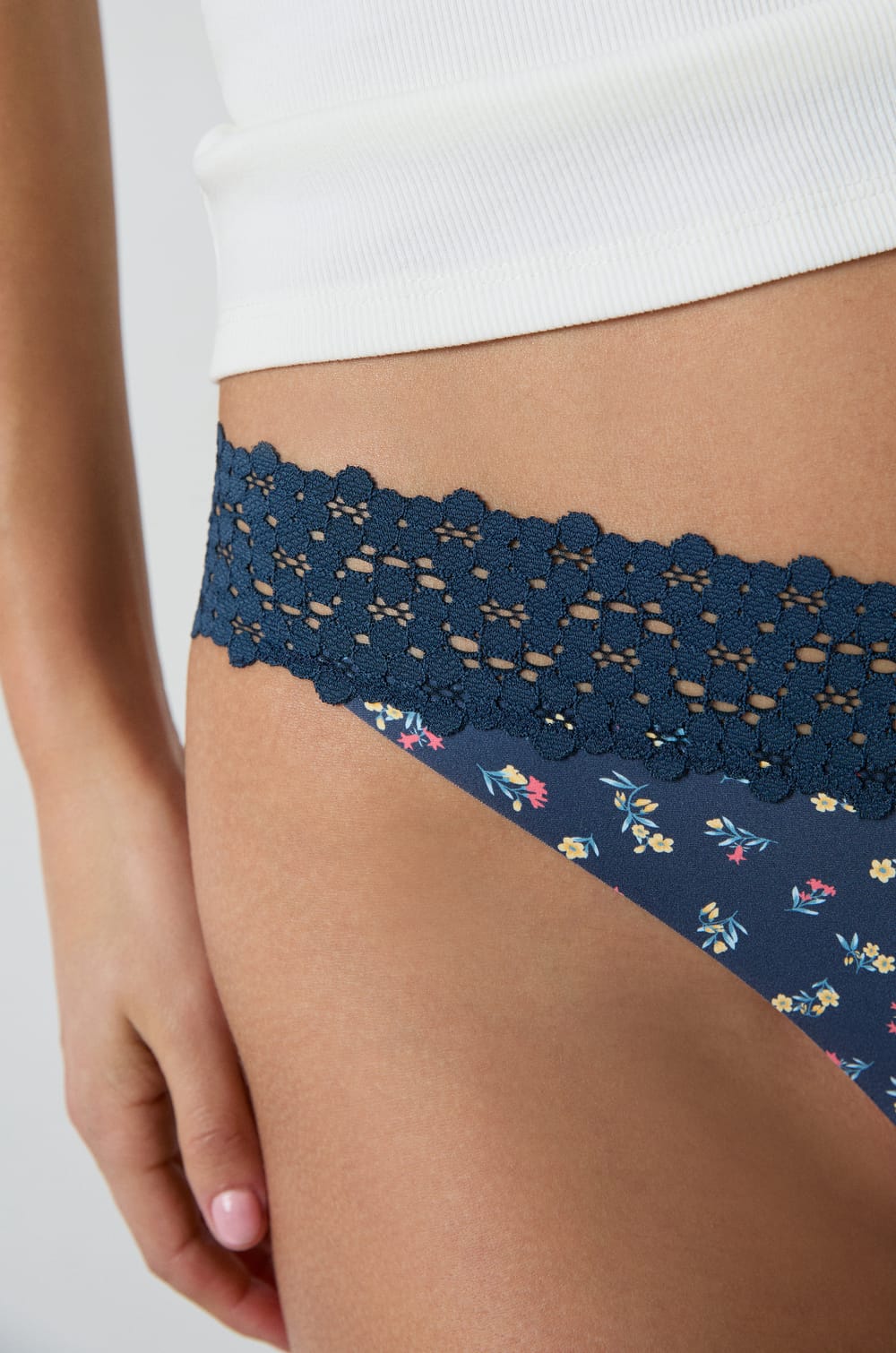Microfiber Tanga;${refinementColor}