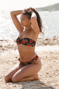 Bas de maillot de bain br&eacute;silien high leg &agrave; motif floral;${refinementColor}