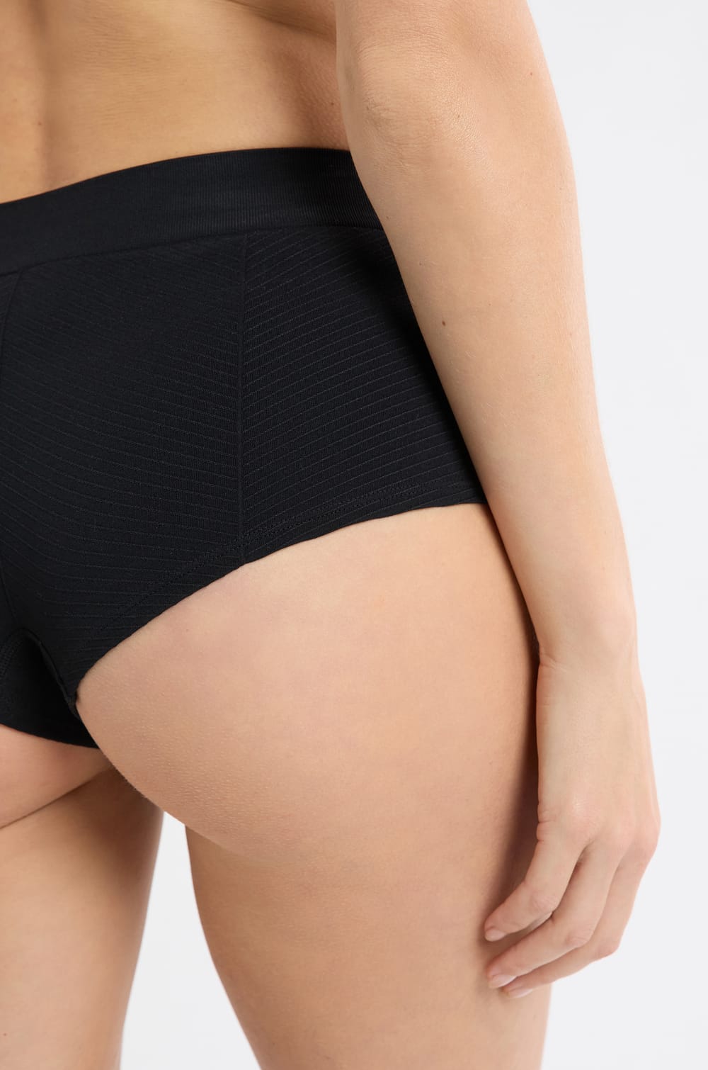 Shorty sans couture;${refinementColor}